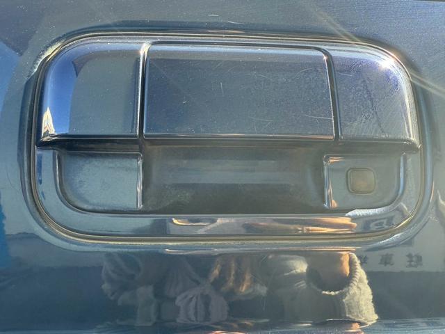 アルトラパン モード　ナビＴＶ　禁煙車　ワンオーナー　セキュリティアラーム　両席エアバッグ　ソナー　フルフラットシート　キーフリー　ＥＳＣ　メモリーナビ　エアコン　ベンチシート　運転席エアバッグ　パワーウィンドウ（12枚目）