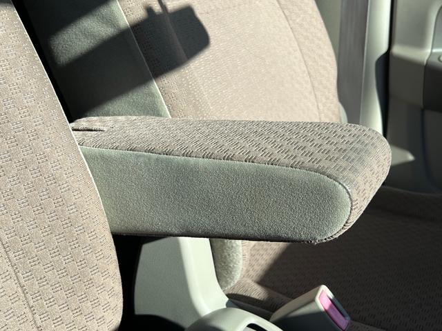 エブリイ ジョイン　５速マニュアル車　運転席パワーウィンドウ　キーレス　両側スライドドア　運転席・助手席エアバック　ＡＢＳ　エアコン　パワーステアリング（44枚目）