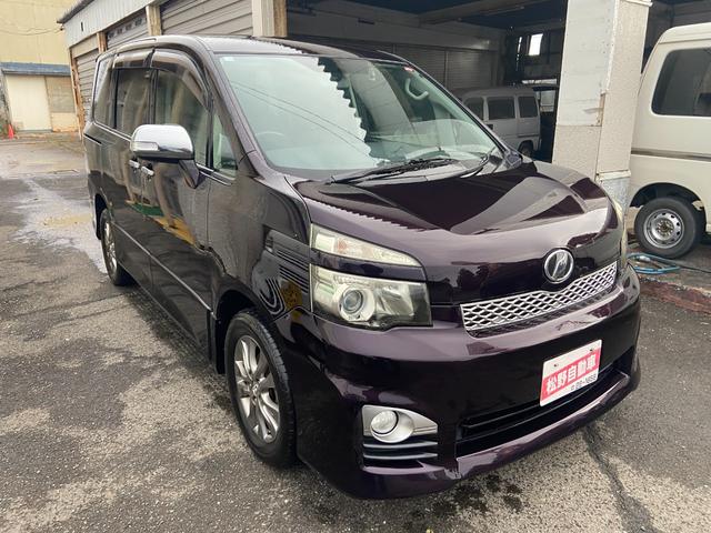 ヴォクシー ＺＳ　煌　４ＷＤ　７人乗り　ナビテレビ　バックカメラ　両側パワースライド　スマートキー　エンジンスターター（2枚目）