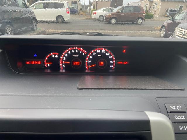 ヴォクシー ＺＳ　煌　４ＷＤ　７人乗り　ナビテレビ　バックカメラ　両側パワースライド　スマートキー　エンジンスターター（8枚目）