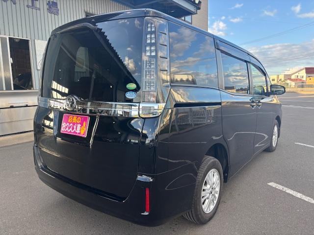 ヴォクシー Ｖ　４ＷＤ　７人乗り　ナビ　ＴＶ　バックカメラ　ＥＴＣ　ドラレコ　リモコンエンジンスターター　両側電動スライドドア　ＬＥＤヘッドライト　クルーズコントロール（3枚目）
