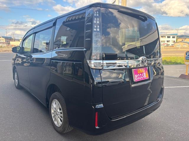 ヴォクシー Ｖ　４ＷＤ　７人乗り　ナビ　ＴＶ　バックカメラ　ＥＴＣ　ドラレコ　リモコンエンジンスターター　両側電動スライドドア　ＬＥＤヘッドライト　クルーズコントロール（4枚目）