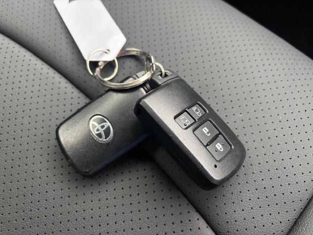 ヴォクシー ＺＳ　煌ＩＩ　４ＷＤ　ワンオーナー車　ＡＬＰＩＮＥナビＢＩＧ－Ｘ　ＡＬＰＩＮＥフリップダウンモニター　ＡＬＰＩＮＥ３ＷＡＹスピーカー　バックカメラ　ＥＴＣ　両側電動スライドドア　スタッドレスセット有り（14枚目）