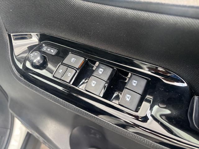 ヴォクシー ＺＳ　煌ＩＩ　４ＷＤ　ワンオーナー車　ＡＬＰＩＮＥナビＢＩＧ－Ｘ　ＡＬＰＩＮＥフリップダウンモニター　ＡＬＰＩＮＥ３ＷＡＹスピーカー　バックカメラ　ＥＴＣ　両側電動スライドドア　スタッドレスセット有り（17枚目）