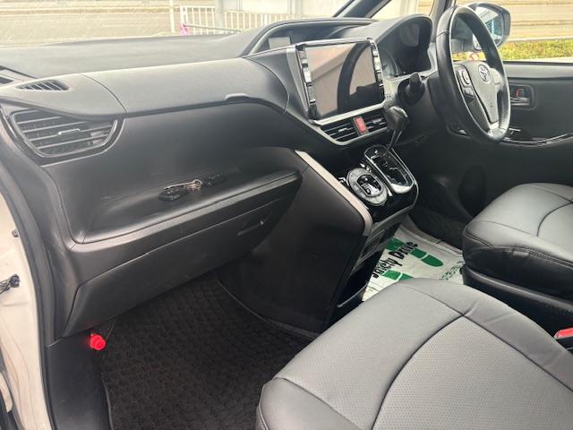 ヴォクシー ＺＳ　煌ＩＩ　４ＷＤ　ワンオーナー車　ＡＬＰＩＮＥナビＢＩＧ－Ｘ　ＡＬＰＩＮＥフリップダウンモニター　ＡＬＰＩＮＥ３ＷＡＹスピーカー　バックカメラ　ＥＴＣ　両側電動スライドドア　スタッドレスセット有り（20枚目）