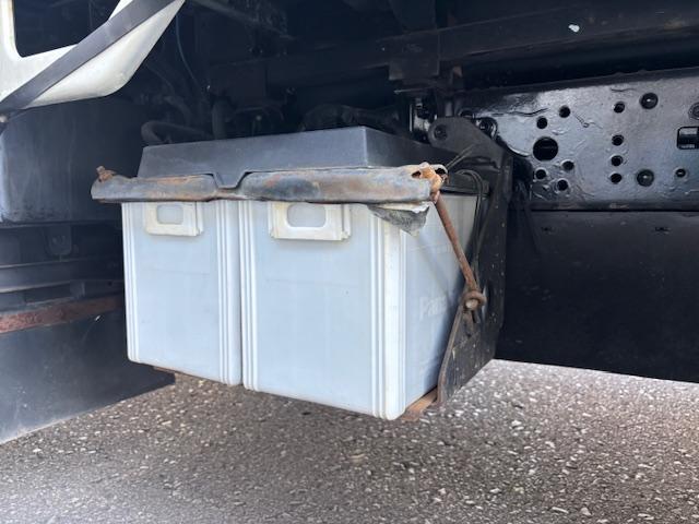 ダイナトラック ロングシングルジャストロー ディーゼル 4WD 5速マニュアル 積載量1250kg エアコン パワステ タイミングベルト交換済み(201000km時) 中古スタッドレスタイヤセット有り(8枚目)