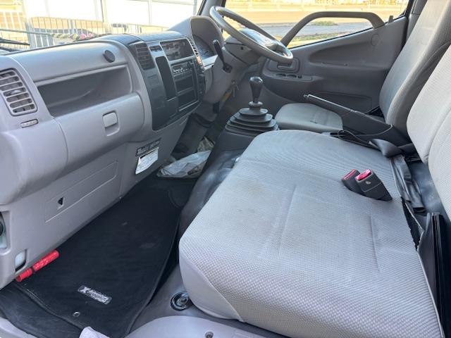 ダイナトラック ロングシングルジャストロー ディーゼル 4WD 5速マニュアル 積載量1250kg エアコン パワステ タイミングベルト交換済み(201000km時) 中古スタッドレスタイヤセット有り(13枚目)