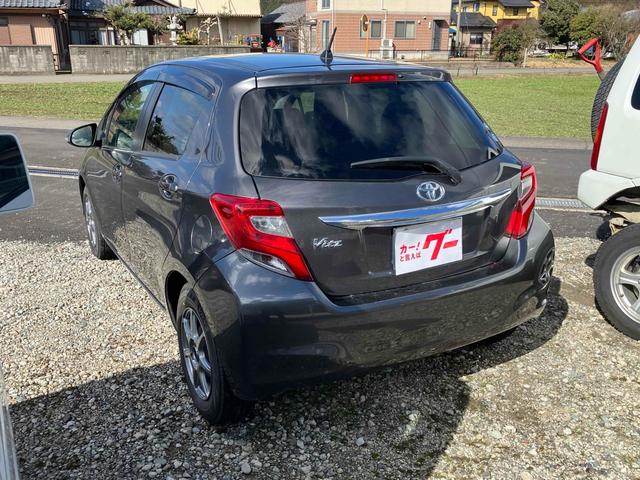 ヴィッツ Ｆ　ＥＴＣ　バックカメラ　ナビ　ＴＶ　アルミホイール　キーレスエントリー　アイドリングストップ　電動格納ミラー　ＣＶＴ　衝突安全ボディ　ＡＢＳ　ＥＳＣ　ＣＤ　ＵＳＢ　エアコン　パワーステアリング（11枚目）