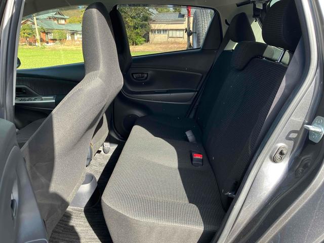 ヴィッツ Ｆ　ＥＴＣ　バックカメラ　ナビ　ＴＶ　アルミホイール　キーレスエントリー　アイドリングストップ　電動格納ミラー　ＣＶＴ　衝突安全ボディ　ＡＢＳ　ＥＳＣ　ＣＤ　ＵＳＢ　エアコン　パワーステアリング（12枚目）