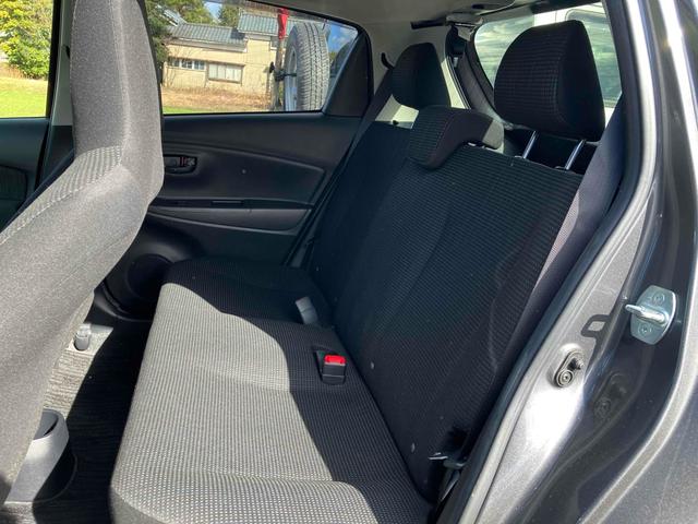 ヴィッツ Ｆ　ＥＴＣ　バックカメラ　ナビ　ＴＶ　アルミホイール　キーレスエントリー　アイドリングストップ　電動格納ミラー　ＣＶＴ　衝突安全ボディ　ＡＢＳ　ＥＳＣ　ＣＤ　ＵＳＢ　エアコン　パワーステアリング（13枚目）