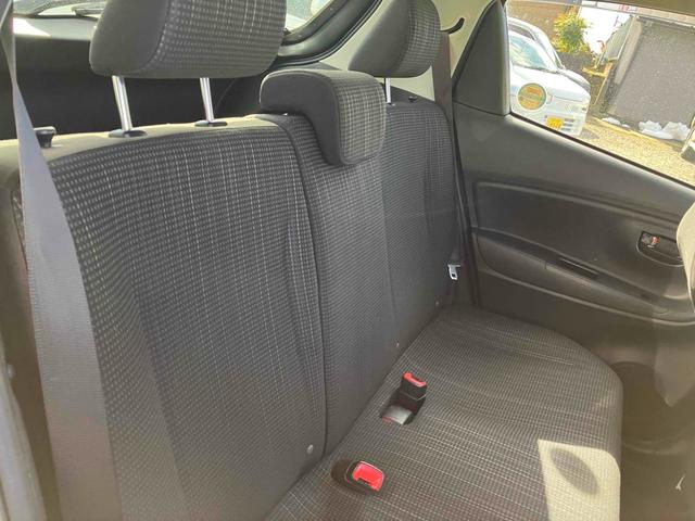 ヴィッツ Ｆ　ＥＴＣ　バックカメラ　ナビ　ＴＶ　アルミホイール　キーレスエントリー　アイドリングストップ　電動格納ミラー　ＣＶＴ　衝突安全ボディ　ＡＢＳ　ＥＳＣ　ＣＤ　ＵＳＢ　エアコン　パワーステアリング（15枚目）