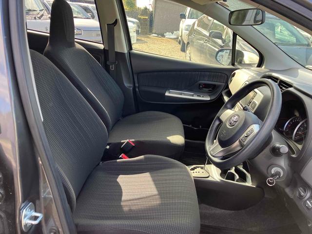 ヴィッツ Ｆ　ＥＴＣ　バックカメラ　ナビ　ＴＶ　アルミホイール　キーレスエントリー　アイドリングストップ　電動格納ミラー　ＣＶＴ　衝突安全ボディ　ＡＢＳ　ＥＳＣ　ＣＤ　ＵＳＢ　エアコン　パワーステアリング（18枚目）