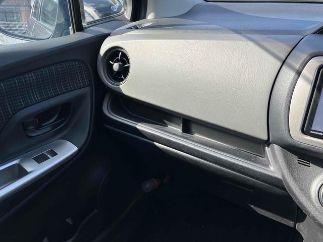 ヴィッツ Ｆ　ＥＴＣ　バックカメラ　ナビ　ＴＶ　アルミホイール　キーレスエントリー　アイドリングストップ　電動格納ミラー　ＣＶＴ　衝突安全ボディ　ＡＢＳ　ＥＳＣ　ＣＤ　ＵＳＢ　エアコン　パワーステアリング（23枚目）