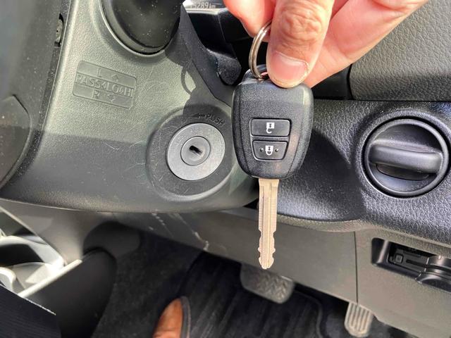 ヴィッツ Ｆ　ＥＴＣ　バックカメラ　ナビ　ＴＶ　アルミホイール　キーレスエントリー　アイドリングストップ　電動格納ミラー　ＣＶＴ　衝突安全ボディ　ＡＢＳ　ＥＳＣ　ＣＤ　ＵＳＢ　エアコン　パワーステアリング（38枚目）