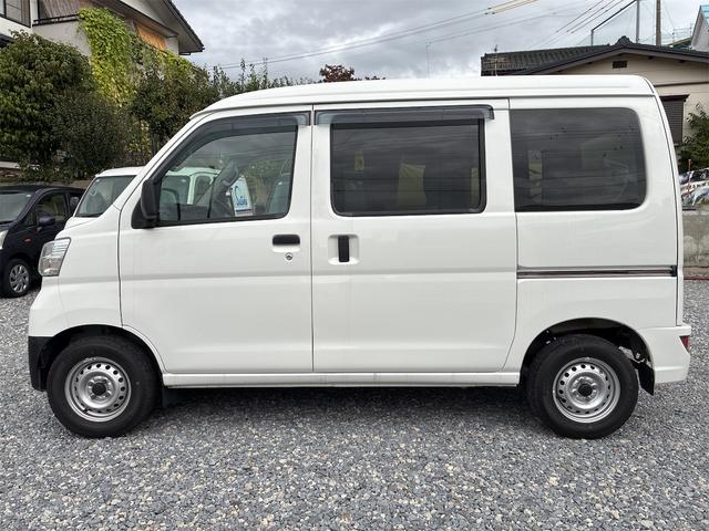 ピクシスバン デラックス　ＳＡＩＩＩ　４ＷＤ　オートマチック車　運転支援システムスマートアシストＩＩＩ　エアコン　パワーステアリング　前席パワーウインドウ　後席両側スライド　純正ラジオ（5枚目）