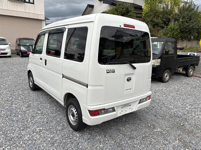 ピクシスバン デラックス　ＳＡＩＩＩ　４ＷＤ　オートマチック車　運転支援システムスマートアシストＩＩＩ　エアコン　パワーステアリング　前席パワーウインドウ　後席両側スライド　純正ラジオ（9枚目）