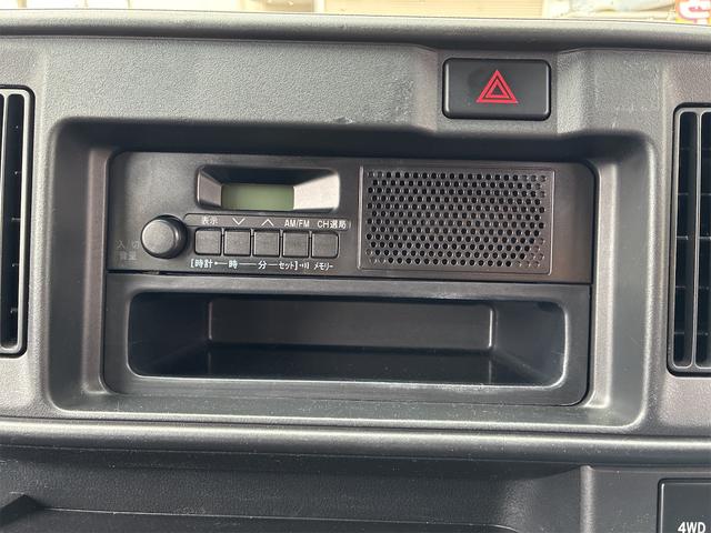 ピクシスバン デラックス　ＳＡＩＩＩ　４ＷＤ　オートマチック車　運転支援システムスマートアシストＩＩＩ　エアコン　パワーステアリング　前席パワーウインドウ　後席両側スライド　純正ラジオ（10枚目）