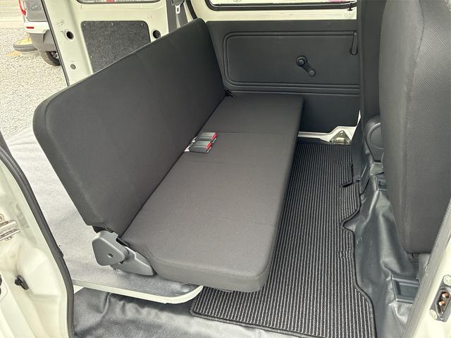 ピクシスバン デラックス　ＳＡＩＩＩ　４ＷＤ　オートマチック車　運転支援システムスマートアシストＩＩＩ　エアコン　パワーステアリング　前席パワーウインドウ　後席両側スライド　純正ラジオ（32枚目）