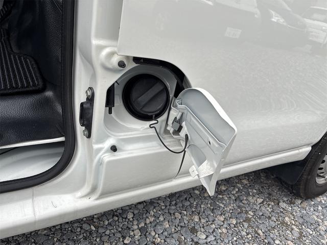 ピクシスバン デラックス　ＳＡＩＩＩ　４ＷＤ　オートマチック車　運転支援システムスマートアシストＩＩＩ　エアコン　パワーステアリング　前席パワーウインドウ　後席両側スライド　純正ラジオ（33枚目）