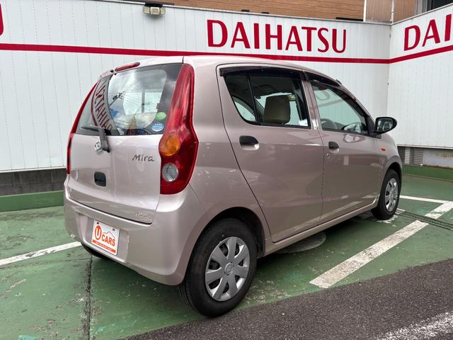 ミラ Ｘスペシャル　フルタイム４ＷＤ　５速マニュアル　禁煙車　記録簿　セキュリティアラーム　パワーウインドウ　エアバック　マニュアルエアコン　ＡＢＳ　パワステ　衝突安全ボディ　リヤワイパー　キーレス（8枚目）
