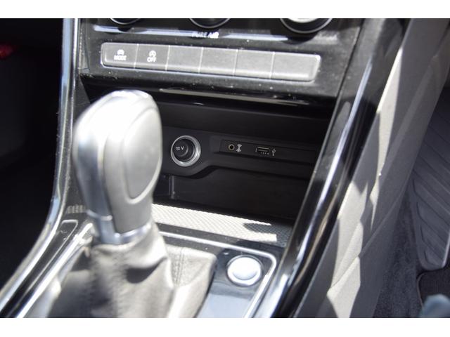 ゴルフトゥーラン ＴＳＩ　ハイライン　スマートキー　ＡＣＣ追従型レーダークルーズ　レーンアシスト　バックカメラ　ＬＥＤヘッドライト　ディスカバープロ　ワンオーナー　ＥＴＣ　３列シート　７人乗り（16枚目）