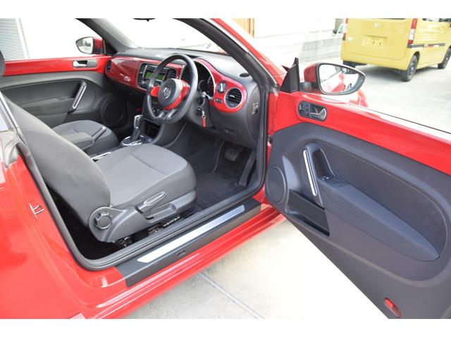 ザ・ビートル デザイン　ターボ　ＣＤ　ＥＴＣ　オートクルーズ　アルミホイール　横滑り防止装置　革巻きステアリング　キーレス（2枚目）