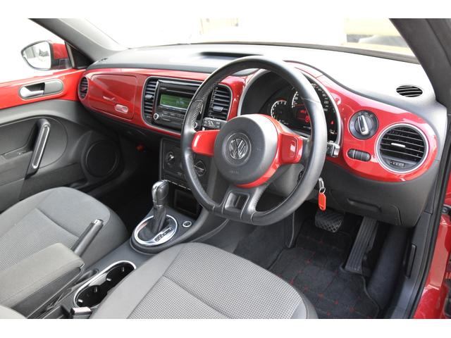 ザ・ビートル デザイン　ターボ　ＣＤ　ＥＴＣ　オートクルーズ　アルミホイール　横滑り防止装置　革巻きステアリング　キーレス（3枚目）