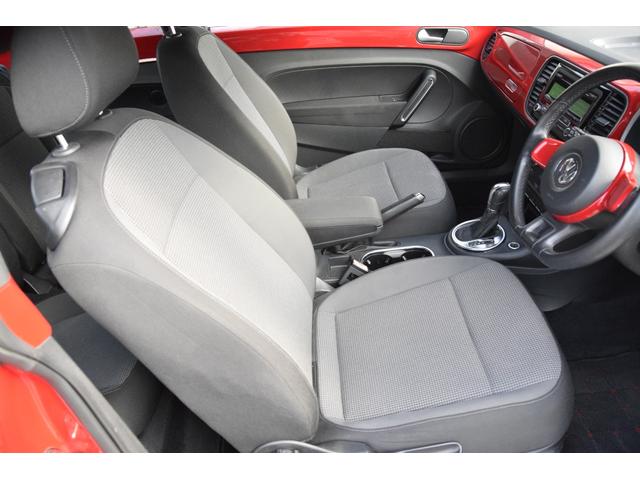 ザ・ビートル デザイン　ターボ　ＣＤ　ＥＴＣ　オートクルーズ　アルミホイール　横滑り防止装置　革巻きステアリング　キーレス（4枚目）