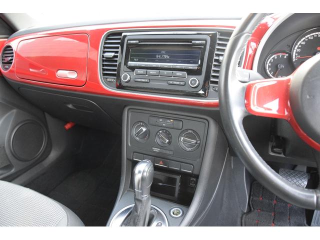 ザ・ビートル デザイン　ターボ　ＣＤ　ＥＴＣ　オートクルーズ　アルミホイール　横滑り防止装置　革巻きステアリング　キーレス（5枚目）