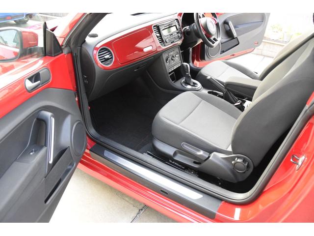 ザ・ビートル デザイン　ターボ　ＣＤ　ＥＴＣ　オートクルーズ　アルミホイール　横滑り防止装置　革巻きステアリング　キーレス（7枚目）