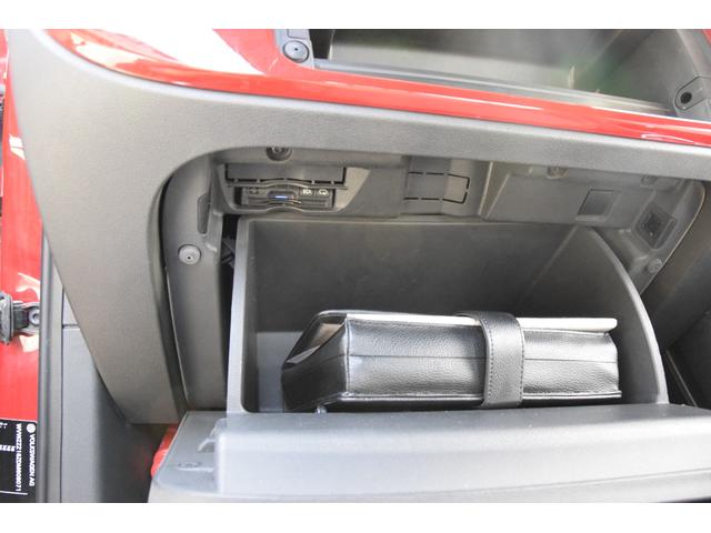 ザ・ビートル デザイン　ターボ　ＣＤ　ＥＴＣ　オートクルーズ　アルミホイール　横滑り防止装置　革巻きステアリング　キーレス（10枚目）