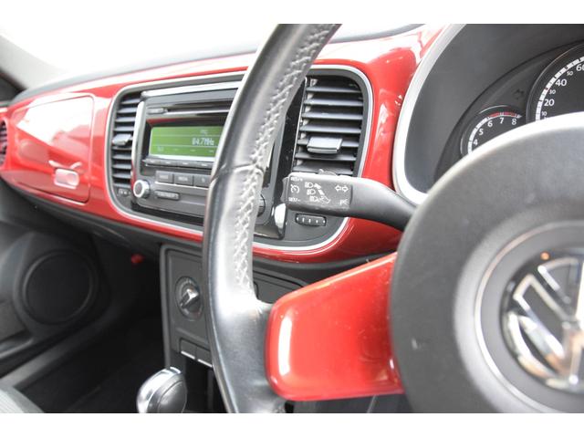 ザ・ビートル デザイン　ターボ　ＣＤ　ＥＴＣ　オートクルーズ　アルミホイール　横滑り防止装置　革巻きステアリング　キーレス（11枚目）