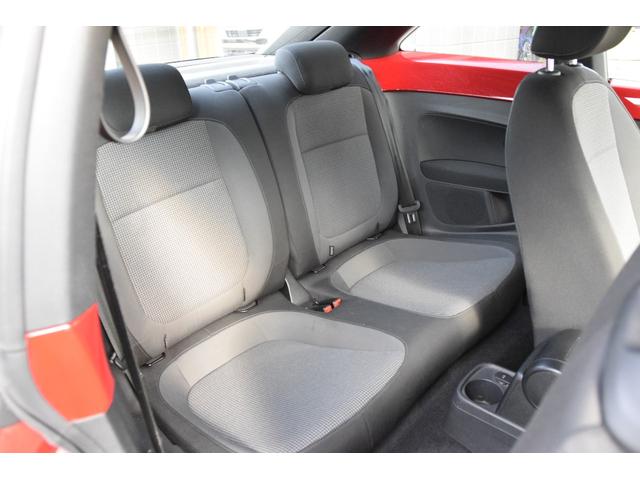 ザ・ビートル デザイン　ターボ　ＣＤ　ＥＴＣ　オートクルーズ　アルミホイール　横滑り防止装置　革巻きステアリング　キーレス（13枚目）