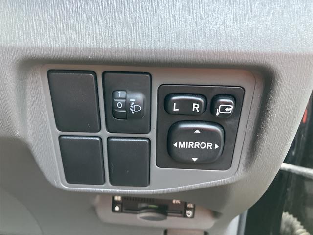 プリウス Ｓ　車検２年付　ＥＴＣ　Ｂｌｕｅｔｏｏｔｈ　記録簿　バックカメラ　ナビ　ＴＶ　アルミホイール　オートライト　ＣＶＴ　スマートキー　電動格納ミラー　盗難防止システム　ＣＤ　ＤＶＤ再生（9枚目）