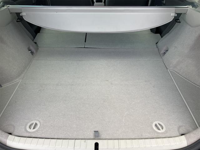プリウス Ｓ　車検２年付　ＥＴＣ　Ｂｌｕｅｔｏｏｔｈ　記録簿　バックカメラ　ナビ　ＴＶ　アルミホイール　オートライト　ＣＶＴ　スマートキー　電動格納ミラー　盗難防止システム　ＣＤ　ＤＶＤ再生（18枚目）