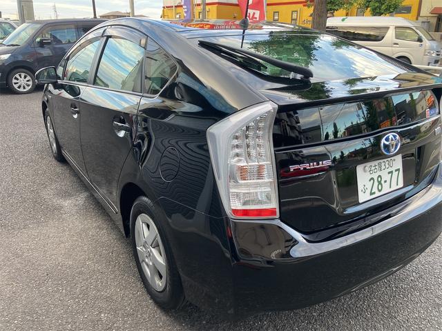 プリウス Ｓ　車検２年付　ＥＴＣ　Ｂｌｕｅｔｏｏｔｈ　記録簿　バックカメラ　ナビ　ＴＶ　アルミホイール　オートライト　ＣＶＴ　スマートキー　電動格納ミラー　盗難防止システム　ＣＤ　ＤＶＤ再生（26枚目）