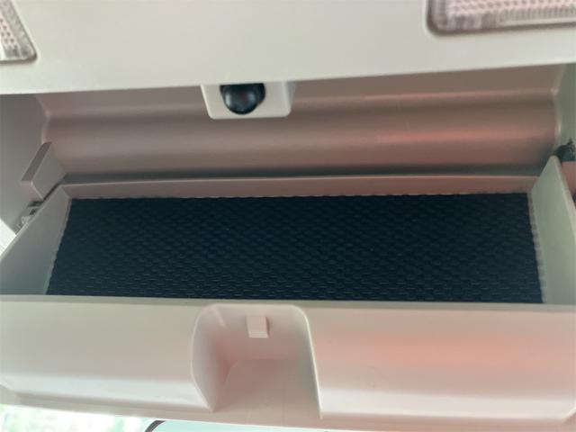 プリウス Ｓ　車検２年付　ＥＴＣ　Ｂｌｕｅｔｏｏｔｈ　記録簿　バックカメラ　ナビ　ＴＶ　アルミホイール　オートライト　ＣＶＴ　スマートキー　電動格納ミラー　盗難防止システム　ＣＤ　ＤＶＤ再生（42枚目）