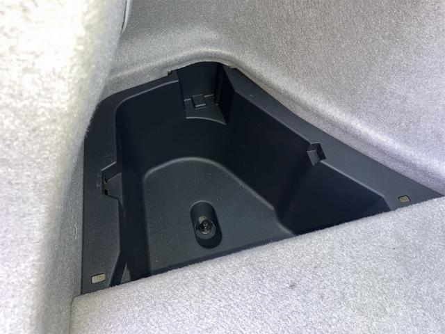 プリウス Ｓ　車検２年付　ＥＴＣ　Ｂｌｕｅｔｏｏｔｈ　記録簿　バックカメラ　ナビ　ＴＶ　アルミホイール　オートライト　ＣＶＴ　スマートキー　電動格納ミラー　盗難防止システム　ＣＤ　ＤＶＤ再生（57枚目）
