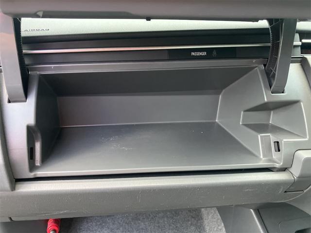 プリウス Ｓ　車検２年付　ＥＴＣ　Ｂｌｕｅｔｏｏｔｈ　記録簿　バックカメラ　ナビ　ＴＶ　アルミホイール　オートライト　ＣＶＴ　スマートキー　電動格納ミラー　盗難防止システム　ＣＤ　ＤＶＤ再生（67枚目）