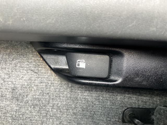 プリウス Ｓ　車検２年付　ＥＴＣ　Ｂｌｕｅｔｏｏｔｈ　記録簿　バックカメラ　ナビ　ＴＶ　アルミホイール　オートライト　ＣＶＴ　スマートキー　電動格納ミラー　盗難防止システム　ＣＤ　ＤＶＤ再生（71枚目）