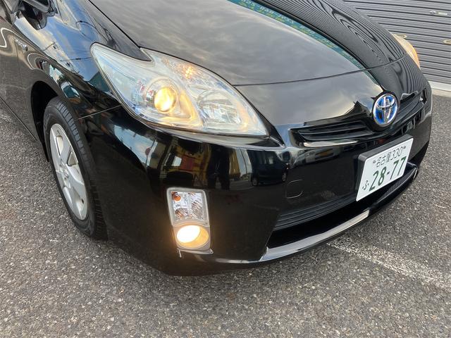 プリウス Ｓ　車検２年付　ＥＴＣ　Ｂｌｕｅｔｏｏｔｈ　記録簿　バックカメラ　ナビ　ＴＶ　アルミホイール　オートライト　ＣＶＴ　スマートキー　電動格納ミラー　盗難防止システム　ＣＤ　ＤＶＤ再生（78枚目）