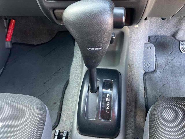 ジムニー ワイルドウインド　４ＷＤ　キーレスエントリー　ＡＴ　ＡＢＳ　ＣＤ　ＭＤ　カセット　アルミホイール　衝突安全ボディ　エアコン　パワーウィンドウ（6枚目）