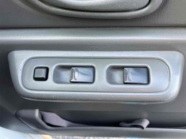 ジムニー ワイルドウインド　４ＷＤ　キーレスエントリー　ＡＴ　ＡＢＳ　ＣＤ　ＭＤ　カセット　アルミホイール　衝突安全ボディ　エアコン　パワーウィンドウ（8枚目）