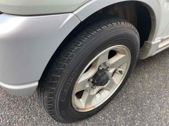 ジムニー ワイルドウインド　４ＷＤ　キーレスエントリー　ＡＴ　ＡＢＳ　ＣＤ　ＭＤ　カセット　アルミホイール　衝突安全ボディ　エアコン　パワーウィンドウ（26枚目）