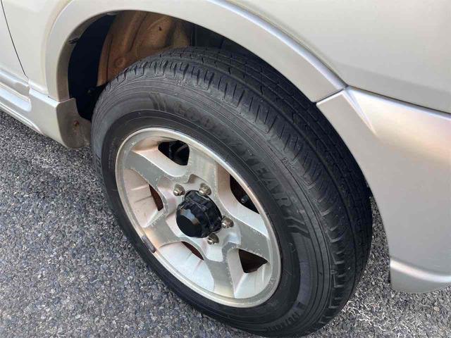 ジムニー ワイルドウインド　４ＷＤ　キーレスエントリー　ＡＴ　ＡＢＳ　ＣＤ　ＭＤ　カセット　アルミホイール　衝突安全ボディ　エアコン　パワーウィンドウ（27枚目）