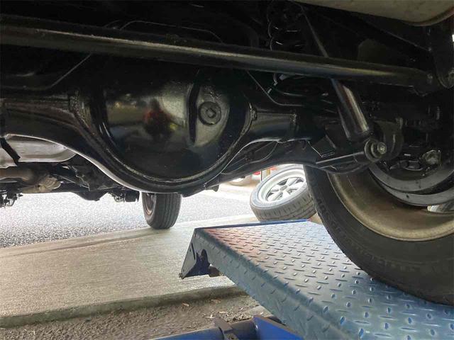 ジムニー ワイルドウインド　４ＷＤ　キーレスエントリー　ＡＴ　ＡＢＳ　ＣＤ　ＭＤ　カセット　アルミホイール　衝突安全ボディ　エアコン　パワーウィンドウ（55枚目）