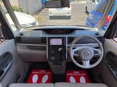 コックピット。車内もキレイで嫌な臭いもありません！ご納車後の臭いが付きにくくなる「空気触媒コーティング」もあります。 2