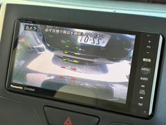 「フルカラーバックモニター」を装備で駐車が苦手な方でも安心です。ハンドルの動きに合わせたガイド線もございます！ 4
