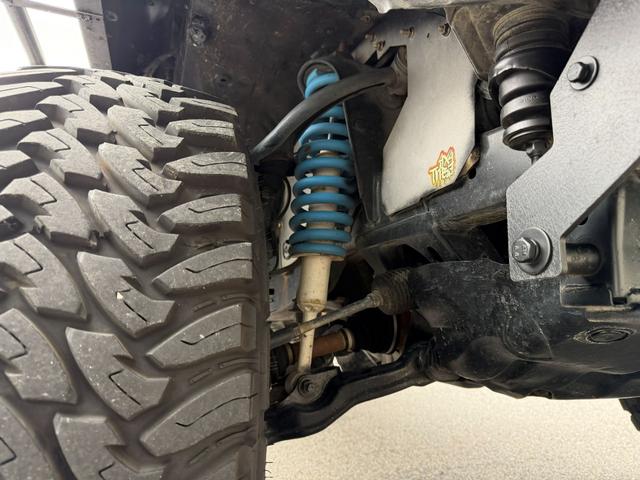 ハイラックスサーフ ＳＳＲ－Ｘ　アメリカンＶｅｒ　ビルシュタインリフトアップキット　ラテラルロッド　ＷＡＲＮ　ＵＲ８０００－Ｓ　ＦＡＣＴＯＲ５５　ソリッドレーシングタービンＺ１　ＴＯＹＯ　Ｍ／Ｔ　３１５／７５／１６　シュノーケル（19枚目）