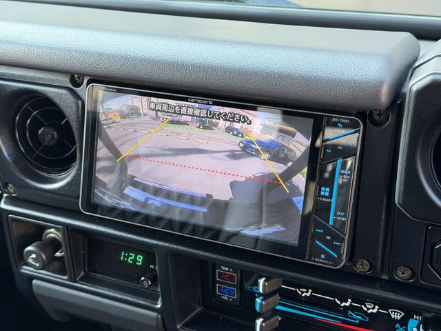 ランドクルーザー70 ZX サンルーフ サイバーナビ 全塗装 10インチアップ KINGショック 20インチFUELアルミ NITTO マッドグラップラー ARBルーフラック シートカバー VIPER FOCALスピーカー(4枚目)